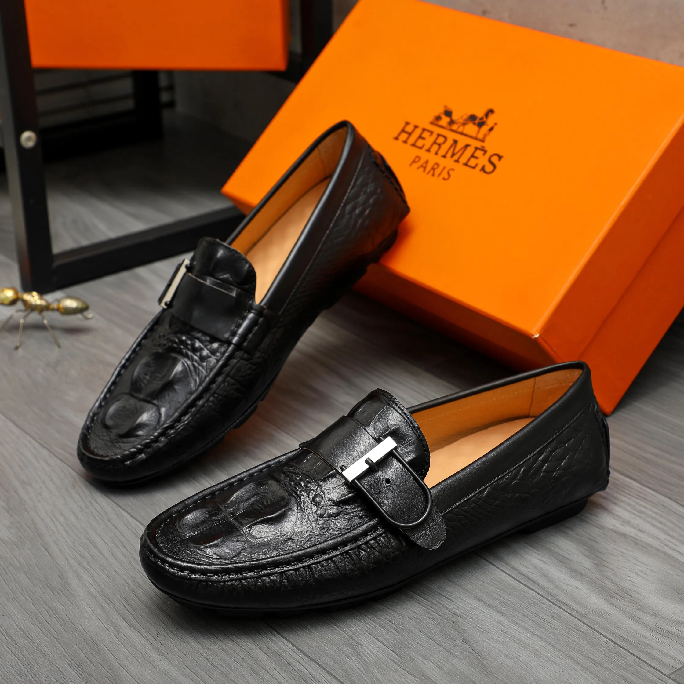 P380 Product trademark: HERMES "Hermes" casual slip-on men's shoes Regular size: 38-44 Product material: Selected crocodile pattern cowhide upper, pigskin lining, rubber outsole